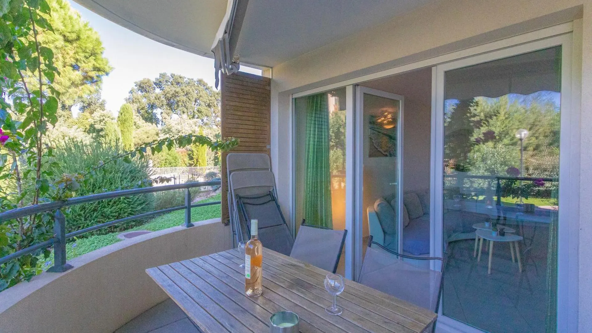 Appart Belle Terrasse St-Raphael Saint-Raphaël Apartment