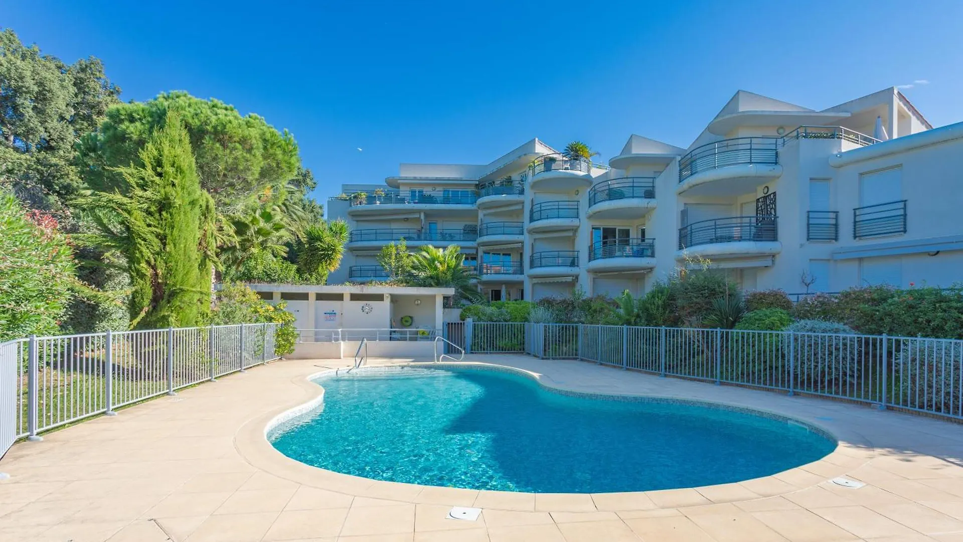 Appart Belle Terrasse St-Raphael Saint-Raphaël Apartment