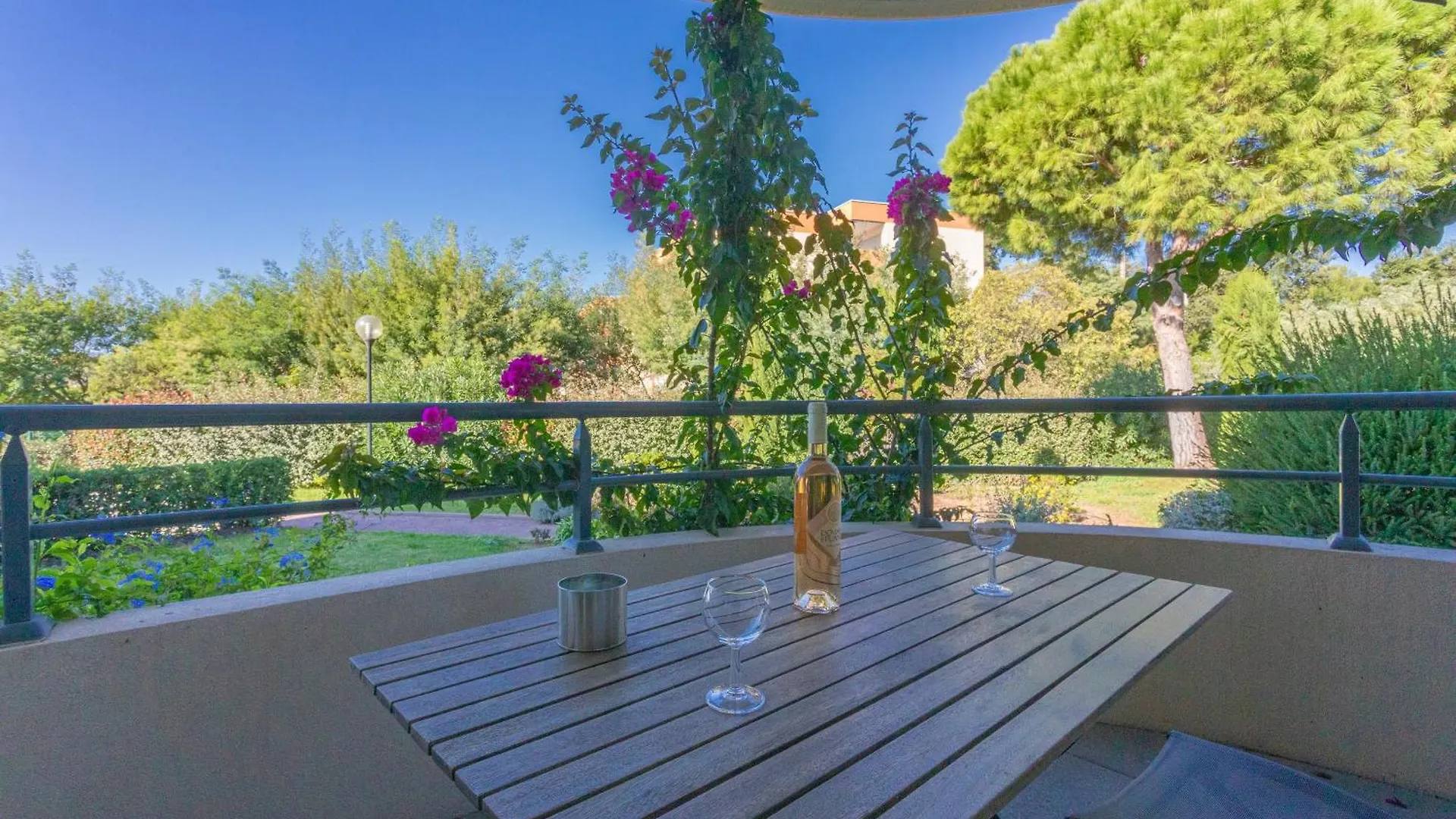 Apartment Appart Belle Terrasse St-Raphael Saint-Raphaël Frankreich